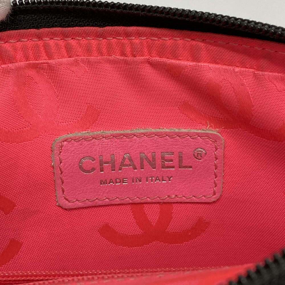 CHANEL Black Lambskin Leather Shoulder Bag - Picture 5 of 15